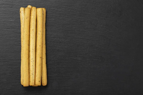 Homemade Italian Grissini Breadstick Чорному Тлі Традиційна Італійська Закуска Травами — стокове фото