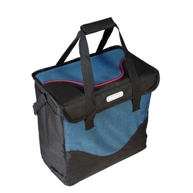 Beyaz arka planda termal torba var. Yakın çekim. Yiyecek taşımacılığı için. Dosya kırpma yolu içeriyor.