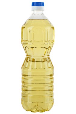 Beyaz arka planda izole edilmiş plastik bir şişedeki sebze ya da ayçiçeği yağı. Dosya kırpma yolu içeriyor.