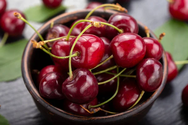 Des Cerises Fraîchement Récoltées Dans Bol Argile Votre Jardin Concept — Photo