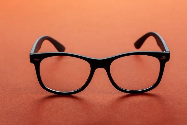 Brillen Oranje Achtergrond Bijziendheid Presbyopie Zichtcorrectie Modeaccessoires — Stockfoto