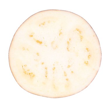 İzole edilmiş beyaz üzerinde dilimlenmiş patlıcan. Dosya kırpma yolu içeriyor. 