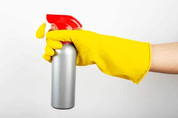 Koncepcja Czyszczenia Kobieta Ręka Żółtych Gumowych Rękawicach Ochronnych Trzymać Butelkę — Zdjęcie stockowe