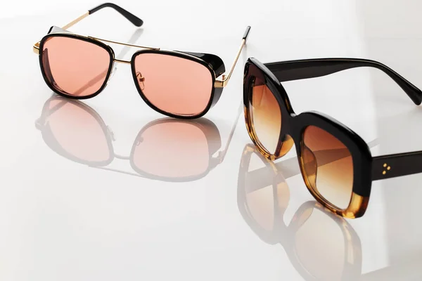 Solglasögon Vit Reflekterande Yta Fashionabla Eleganta Accessoarer Använd Den För — Stockfoto