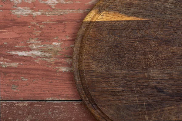 Tabla Cortar Círculo Sobre Una Mesa Madera Roja Herramienta Preparación — Foto de Stock