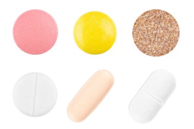 Beyaza izole edilmiş bir sürü renkli hap ve tablet var. Eczane ürünleri. Eczacılık. Ağrı kesici..