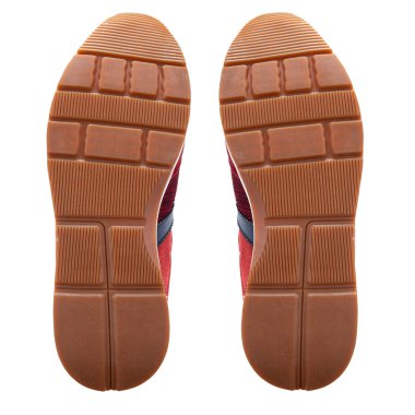 Hafif koşu ayakkabıları, beyaz arka planda izole edilmiş, tam derinlikte. Spor ayakkabılar. Koşmak için moda ayakkabıları. Dosya kırpma yolu içeriyor.