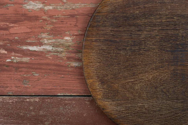 Tabla Cortar Círculo Sobre Una Mesa Madera Roja Herramienta Preparación — Foto de Stock