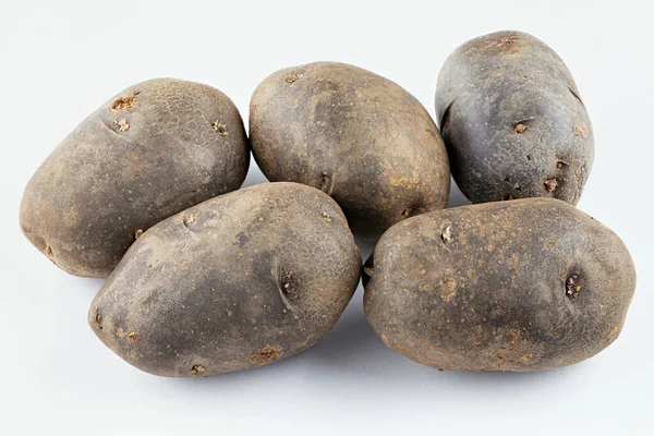 Φρέσκες Μωβ Πατάτες Απομονωμένες Λευκό Φόντο Συγκομιδή Λαχανικών — Φωτογραφία Αρχείου
