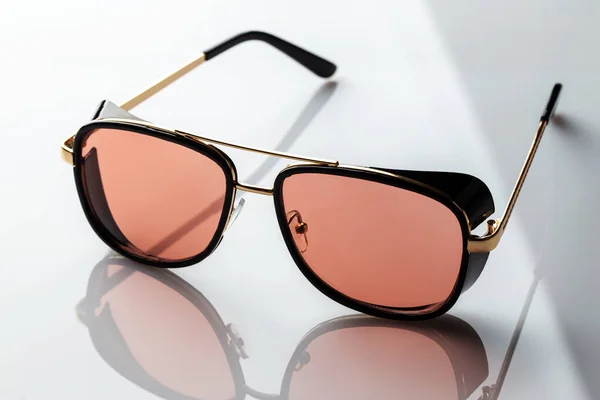 Solglasögon Vit Reflekterande Yta Fashionabla Eleganta Accessoarer Använd Den För — Stockfoto