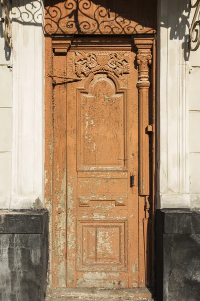 Puerta antigua cerrada —  Fotos de Stock