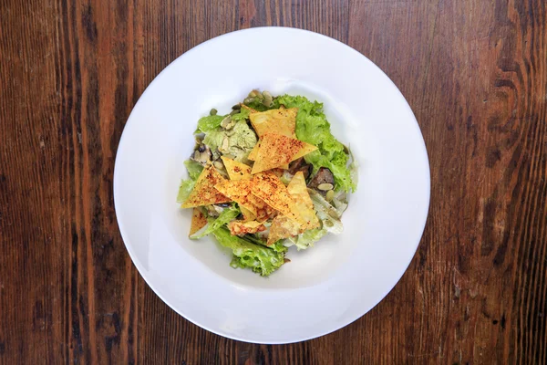 Salátával, hasábburgonyával — Stock Fotó