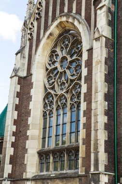 Lancet pencere bir çiçek ile katedral