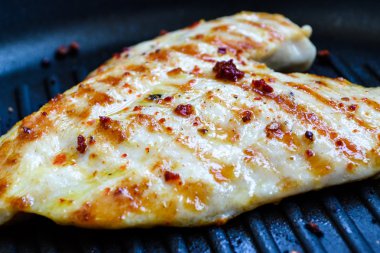 Izgara tavuk göğsü.