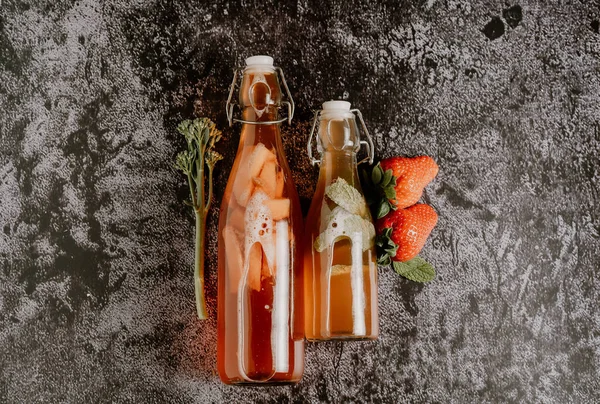Bottiglie Isolate Kombucha Fatto Casa Alla Frutta Birra Con Probiotici — Foto Stock