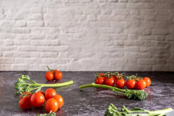 Fotografia Alimentos Tomates Cereja Frescos Bimi Uma Mesa Pedra Com — Fotografia de Stock