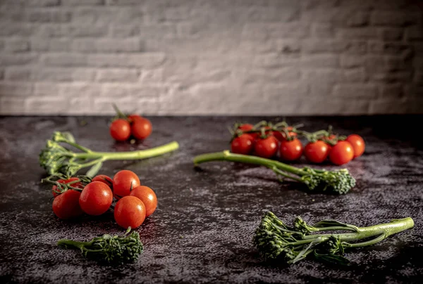 Fotografia Alimentos Tomates Cereja Frescos Bimi Uma Mesa Pedra Com — Fotografia de Stock