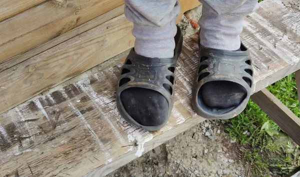 Trabalhadores Construção Civil Usam Sapatos Sujos Que Perigoso Calçado Perigoso — Fotografia de Stock