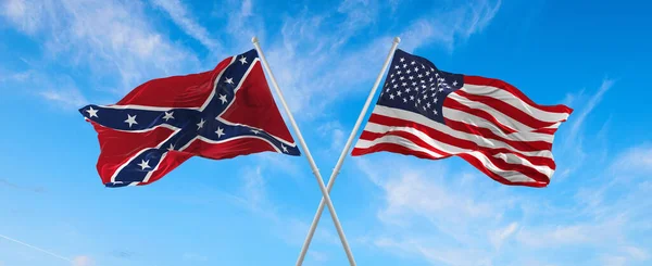 ABD bayrakları ve isyan bayrağı rüzgarda dalgalanıyor. Konfederasyon savaşı ya da Dixie bayrağı. Yıldızlar ve Çubuklar. Klasik Amerikan bayrağı. 3d illüstrasyon