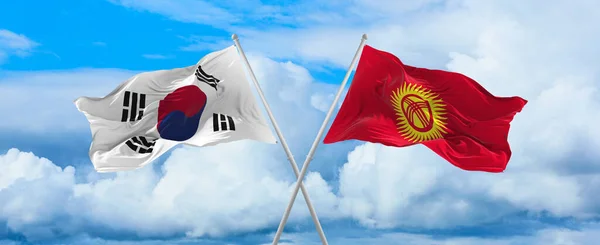晴れた日には 韓国とキルギスの国旗が空に向かって旗竿で風になびく 関係を象徴し 両国間の対話 3Dイラスト — ストック写真