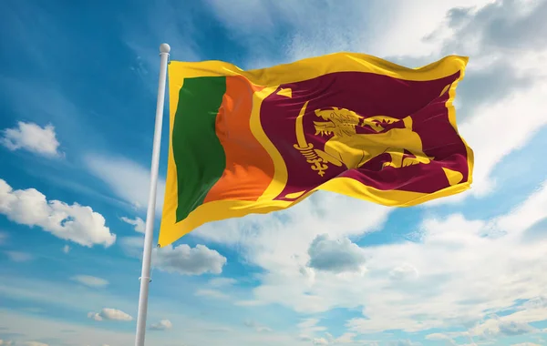 Grande Bandeira Sri Lanka Acenando Vento — Fotografia de Stock