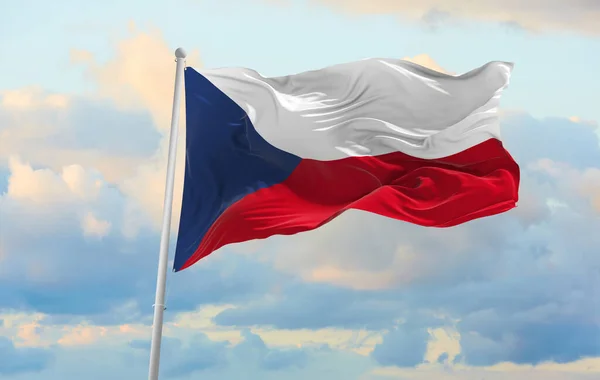 Grande Bandeira República Checa Acenando Vento — Fotografia de Stock