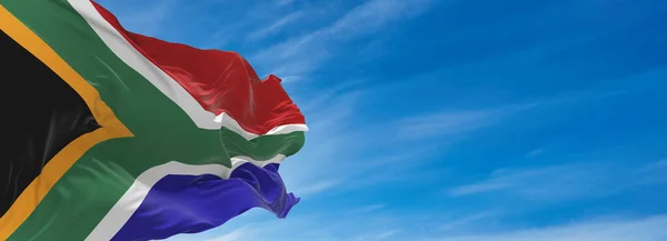 Grande Bandeira África Sul Acenando Vento Contra Céu Com Nuvens — Fotografia de Stock