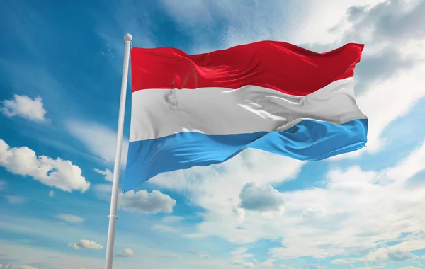 Gran Bandera Luxemburgo Ondeando Viento —  Fotos de Stock
