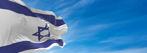 Große Israelische Flagge Weht Sonnigen Tag Wind Gegen Den Himmel — Stockfoto