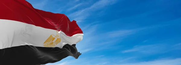 Grote Vlag Van Egypte Zwaaien Wind Tegen Hemel Met Wolken — Stockfoto