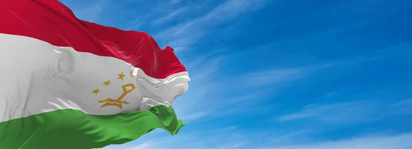Gran Bandera Tayikistán Ondeando Viento Contra Cielo Con Nubes Día — Foto de Stock