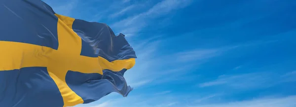 Grote Vlag Van Zweden Zwaaiend Wind Tegen Lucht Met Wolken — Stockfoto