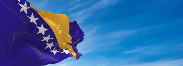 Великий Прапор Боснії Герцеговини Розмахує Вітром Проти Неба Хмарами Сонячний — стокове фото