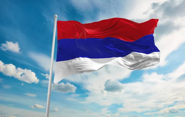Duża Flaga Republiki Serbskiej Machająca Wietrze — Zdjęcie stockowe