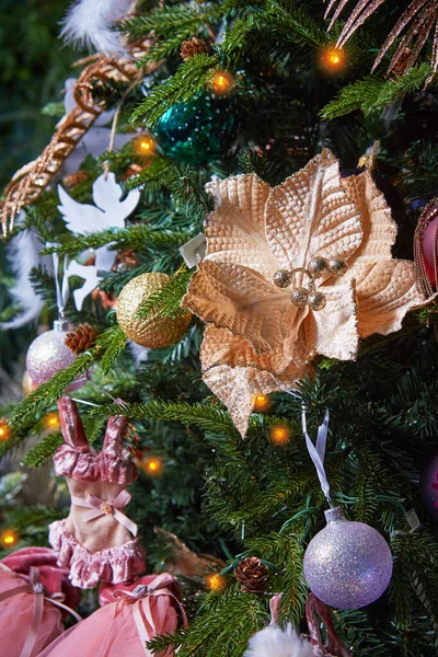 Kerstversiering Evergreen Sparren Boom Advent Slinger Nieuwjaar Kerstmis Interieur Decoratie Rechtenvrije Stockfoto's