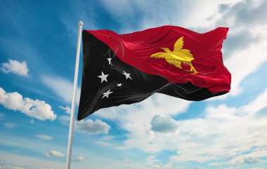 Büyük Papua Yeni Gine bayrağı rüzgarda dalgalanıyor