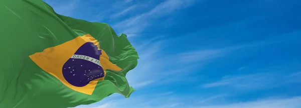 Grote Vlag Van Brazilië Zwaaiend Wind Tegen Lucht Met Wolken — Stockfoto