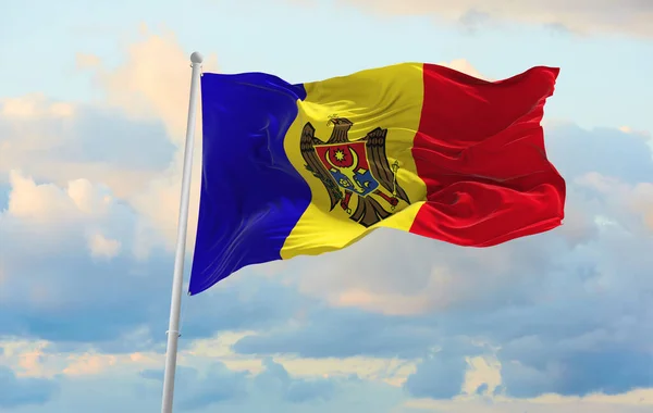 Büyük Moldova Bayrağı Rüzgarda Dalgalanıyor — Stok fotoğraf