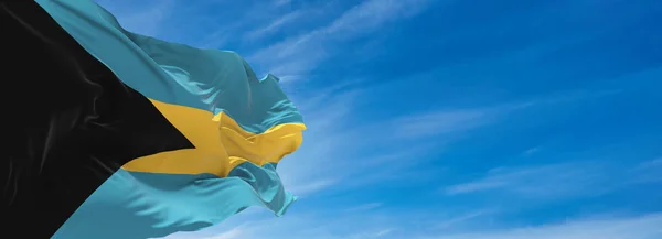 Gran Bandera Bahamas Ondeando Viento Contra Cielo Con Nubes Día —  Fotos de Stock