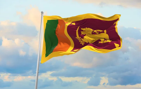 Grande Bandeira Sri Lanka Acenando Vento — Fotografia de Stock