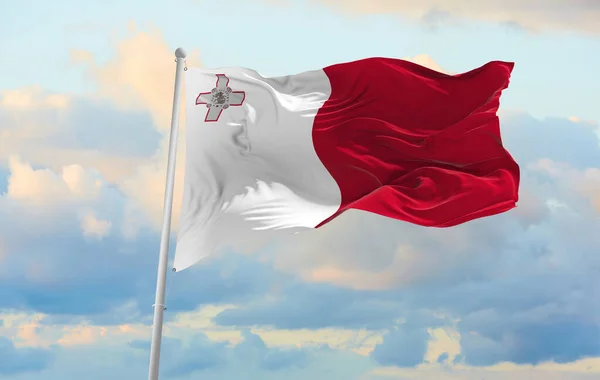 Grande Bandeira Malta Acenando Vento — Fotografia de Stock