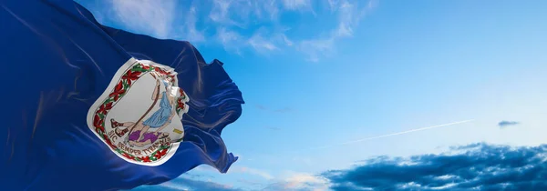 Bandera Virginia Cielo Nublado Fondo Puesta Del Sol Concepto Patriótico —  Fotos de Stock