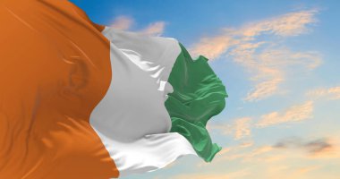 Rüzgarda dalgalanan Büyük Cote d 'lvoire bayrağı