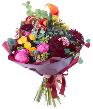 Beyaz arka planda izole edilmiş güzel bir düğün buketi. Taze, gür, modaya uygun ve modern renkli çiçekler..