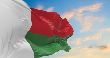 Rüzgarda dalgalanan büyük Madagaskar bayrağı