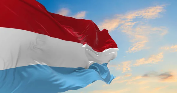 Gran Bandera Luxemburgo Ondeando Viento —  Fotos de Stock