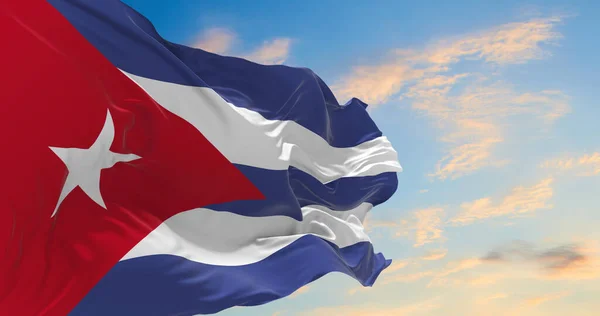 Μεγάλη Σημαία Της Κούβας Κυματίζει Στον Άνεμο — Φωτογραφία Αρχείου