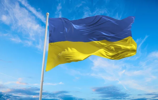 Великий Український Прапор Махає Вітром — стокове фото