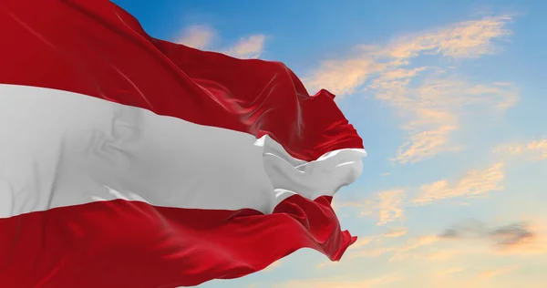 Μεγάλη Σημαία Της Αυστρίας Κυματίζει Στον Άνεμο — Φωτογραφία Αρχείου