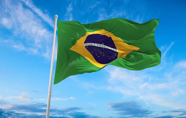Rüzgarda Dalgalanan Büyük Brezilya Bayrağı — Stok fotoğraf